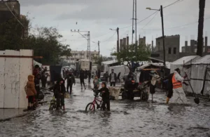 عاصفة “بايرون” تضرب المنطقة قريبًا وتحذيرات من طقس قاسٍ وسيول محتملة